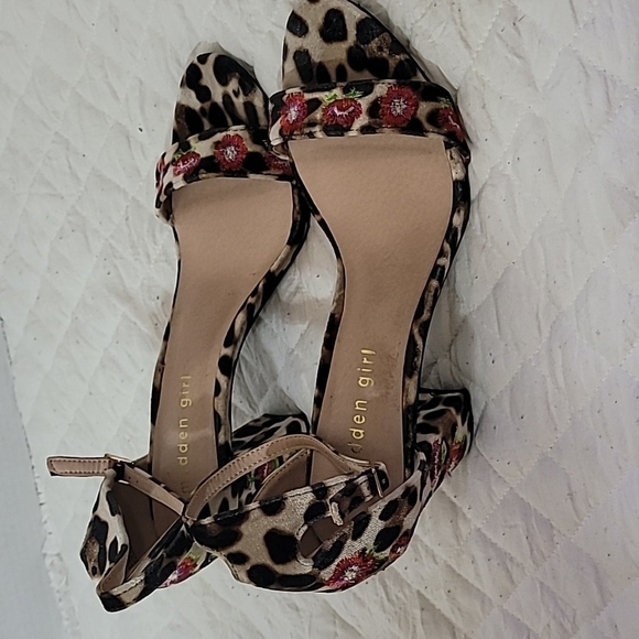 Madden Girl Behave Sandals Size  9 - Picture 6 of 7